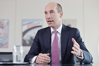Thomas Toepfer, Mitglied des Vorstands (CFO) der KION Group AG (Porträt)